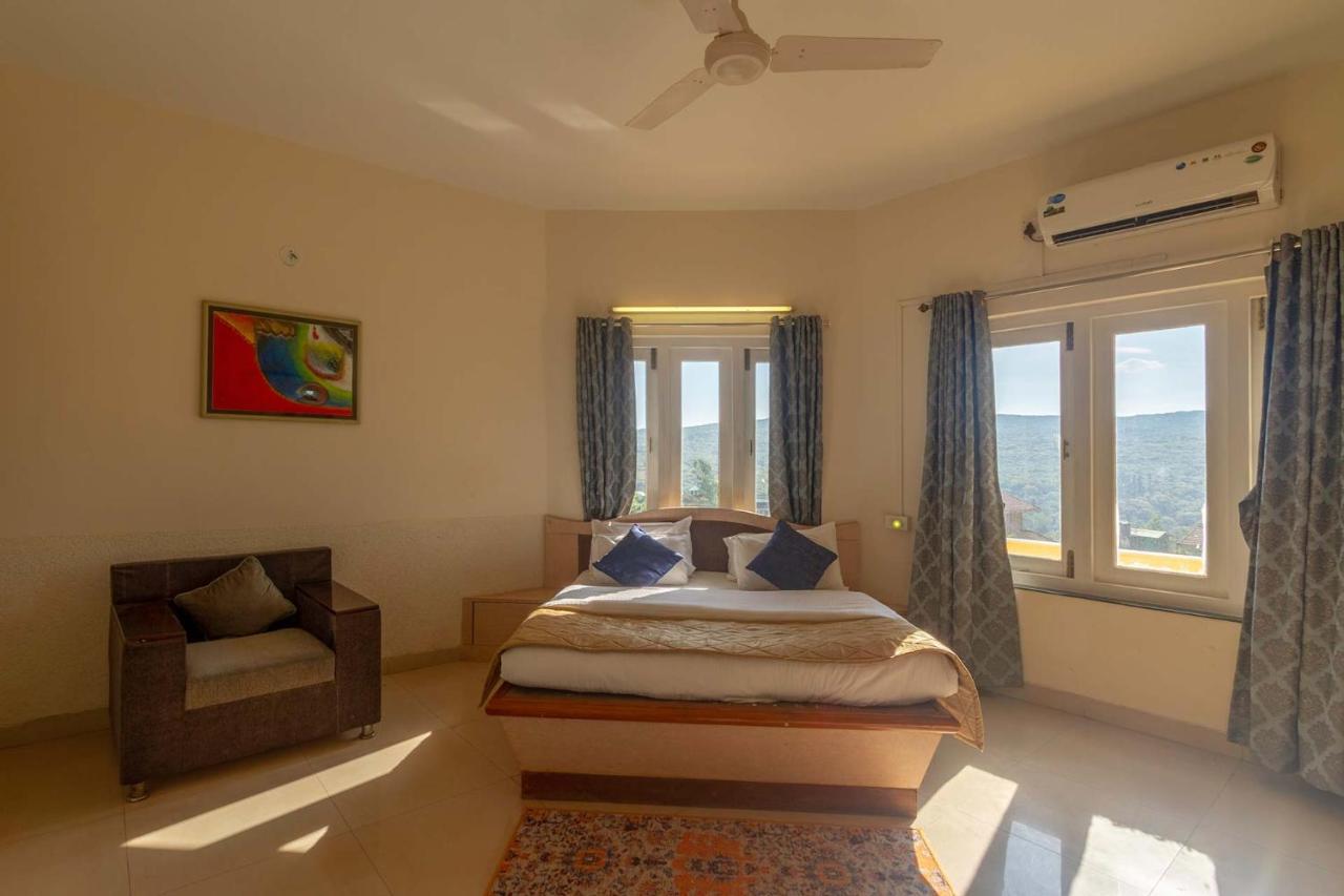 Stayvista's Serenity Hills: Luxe Retreat with Valley Views and Pool Mahabaleshwar Exterior photo